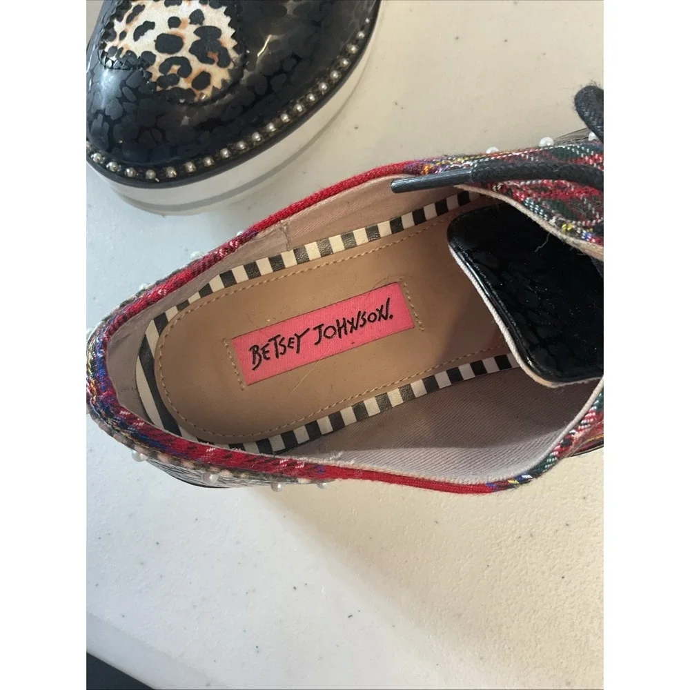Betsey Johnson Marti Platform‎ Oxford Shoes 8M Leopard Heart Pearl Studs